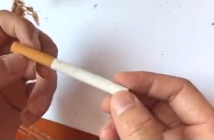 香烟参杂纸屑视频