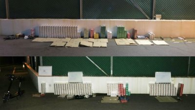 四名男子网上卖漏税烟被捕 查获近700条香烟