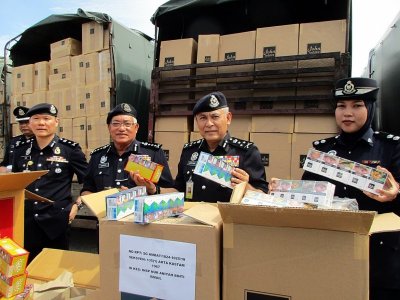 警方破获今年国内最大宗香烟走私集团案件 起获价值约600万