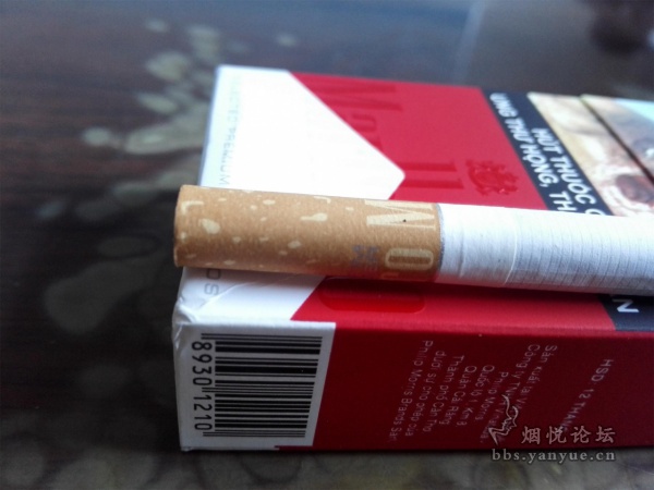 越南万宝路（硬红）：没有大众说的那么难抽，但也不是优质香烟