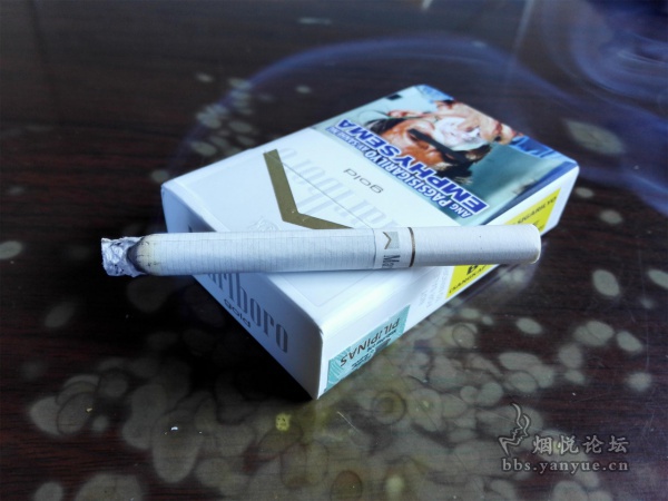 菲律宾万宝路香烟（硬白金）品评：烟气浓烈且细腻
