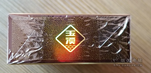 玉溪和谐红茶爆珠香烟品尝：新版整体层次感比老版更加丰富细腻