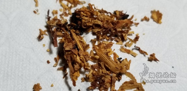 玉溪和谐红茶爆珠香烟品尝：新版整体层次感比老版更加丰富细腻