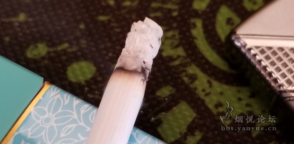 云烟小熊猫香烟品鉴