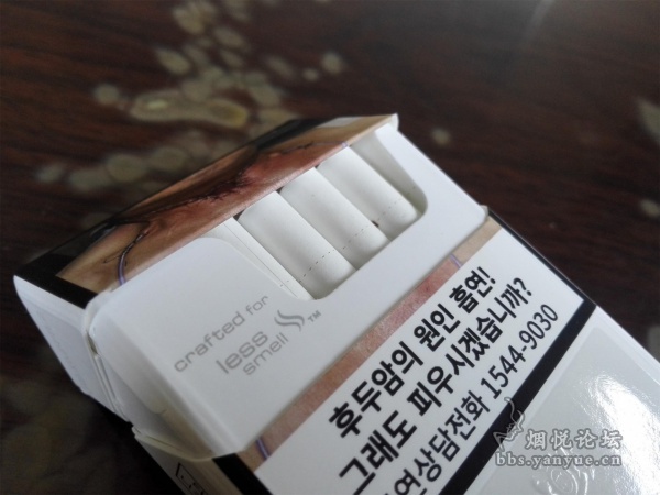 韩国免税硬白金万宝路香烟评测：淡而无味