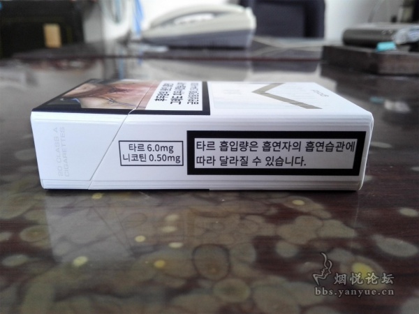 韩国免税硬白金万宝路香烟评测：淡而无味