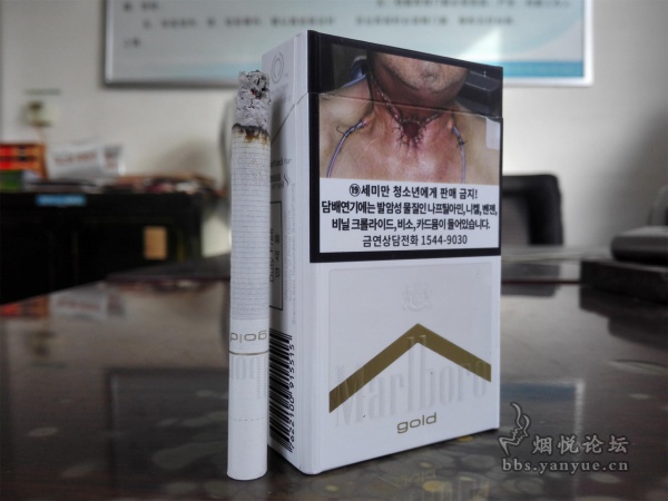 韩国免税硬白金万宝路香烟评测：淡而无味