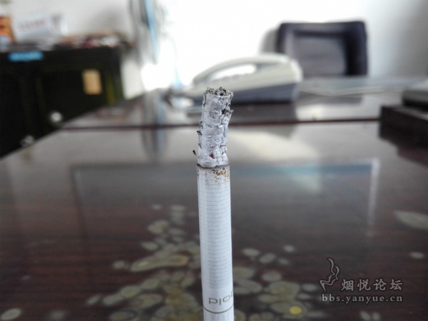 韩国免税硬白金万宝路香烟评测：淡而无味