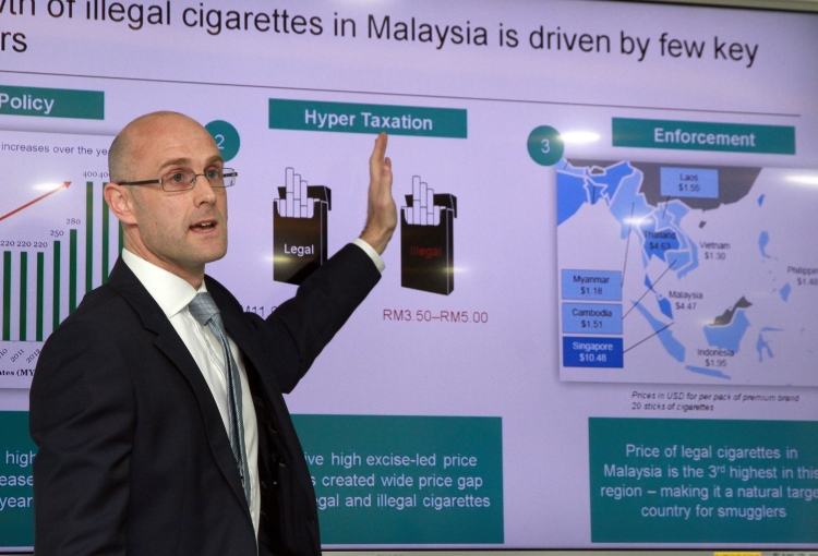 马来西亚非法香烟交易世界第一：逾半烟民抽走私烟