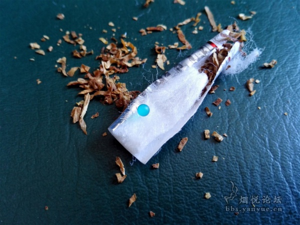 宽窄如意细支香烟品尝：随温而变，浓香润甜。细腻柔美，忽隐忽现。