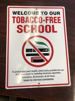 北卡罗莱纳州学校在“禁止吸烟”标志上添加电子烟